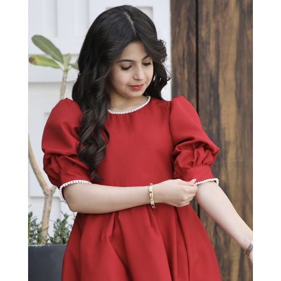 صورة فستان بناتي الأحمر مرصع باللؤلؤ على الياقة والأكمام - 1167